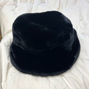 Liz Claiborne Fuzzy Soft Winter Bucket Hat